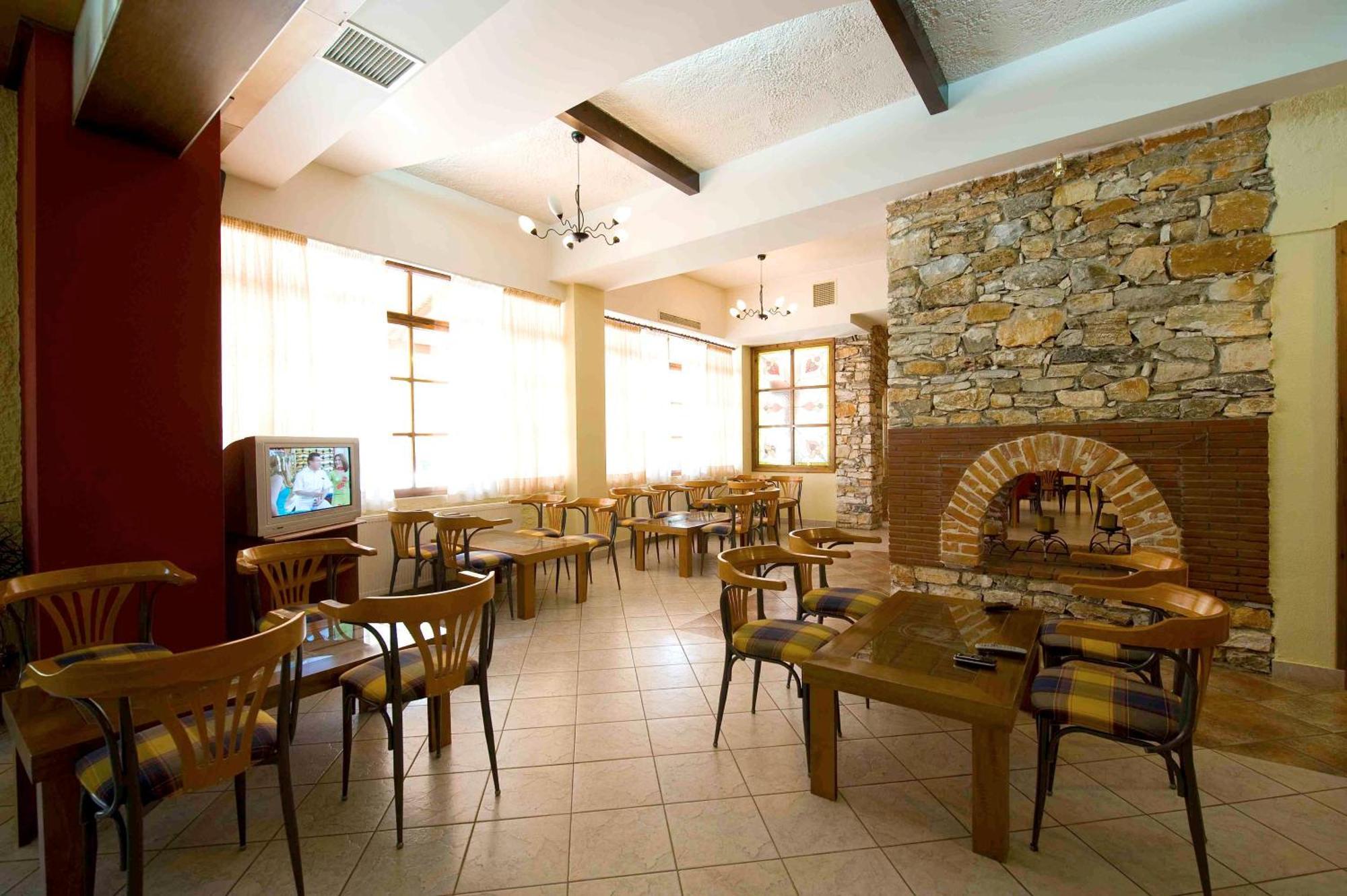 Lydia Hotel Krinidhes Exterior photo
